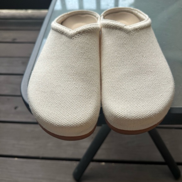 Rothy’s the casual clog in color ‘Jasmine’ - Picture 3 of 8